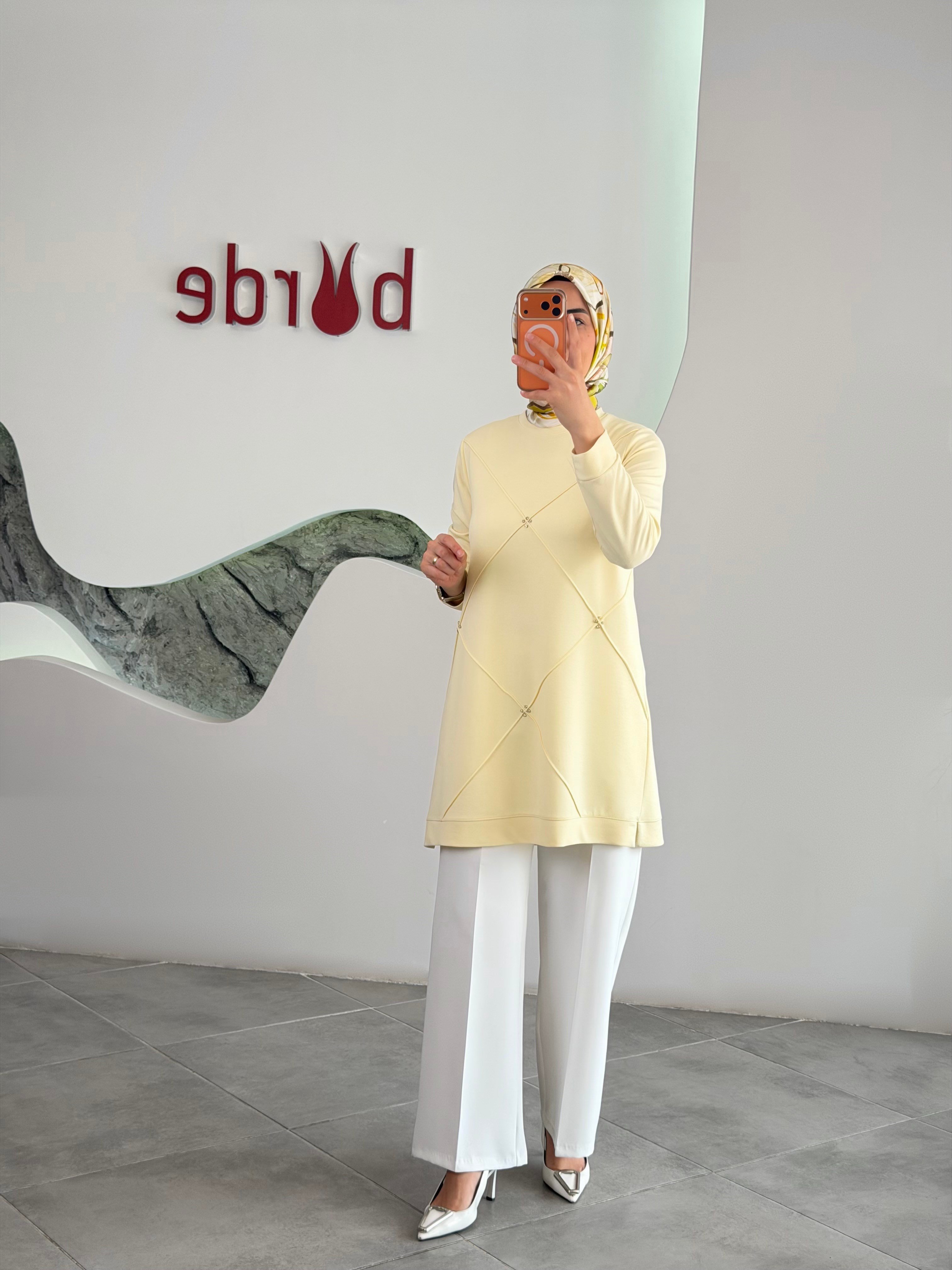 Sarı Renk Nervürlü Ve Taşlı Tunik