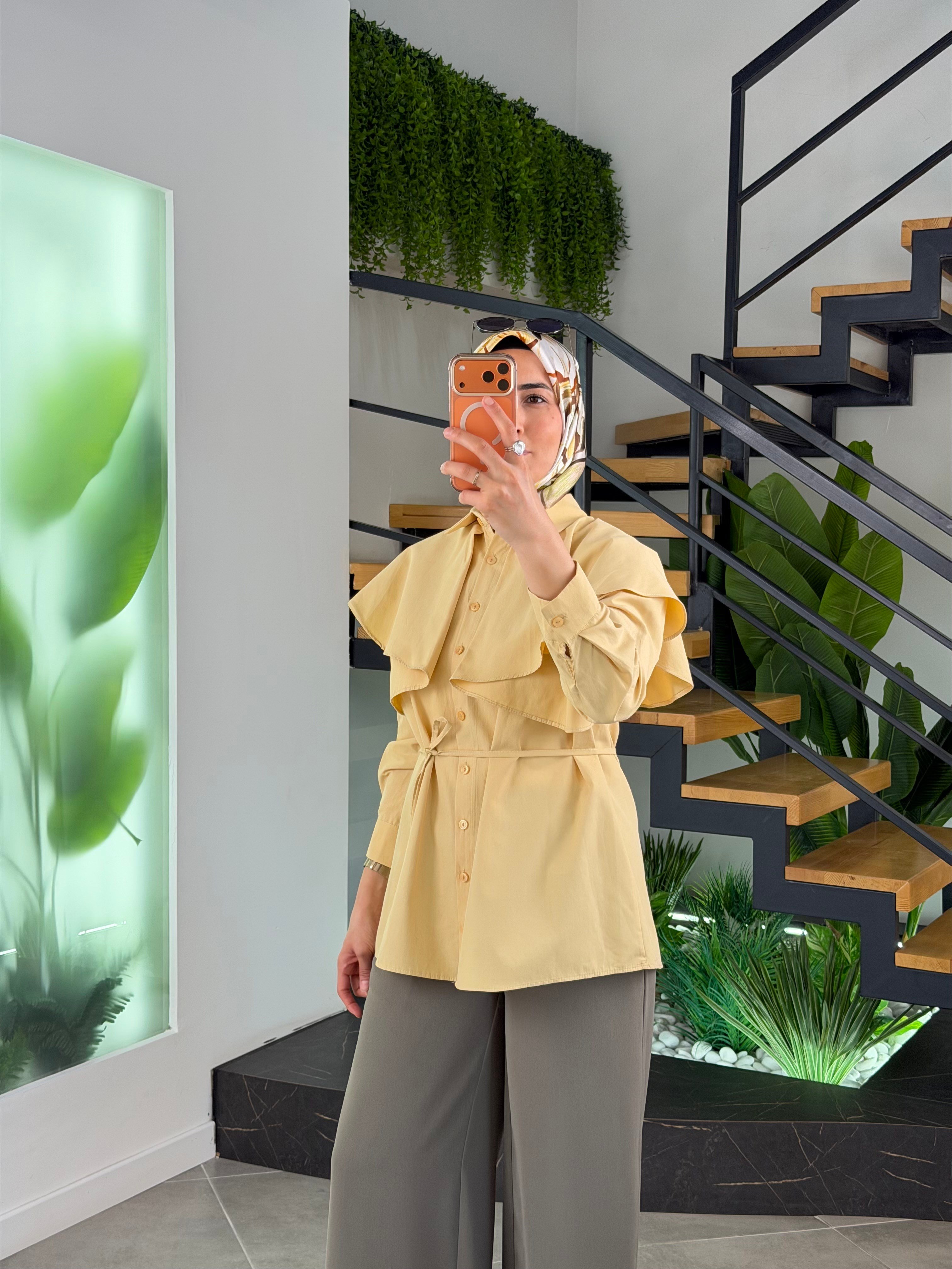 Sarı Renk Pelerin Detaylı Poplin Gömlek