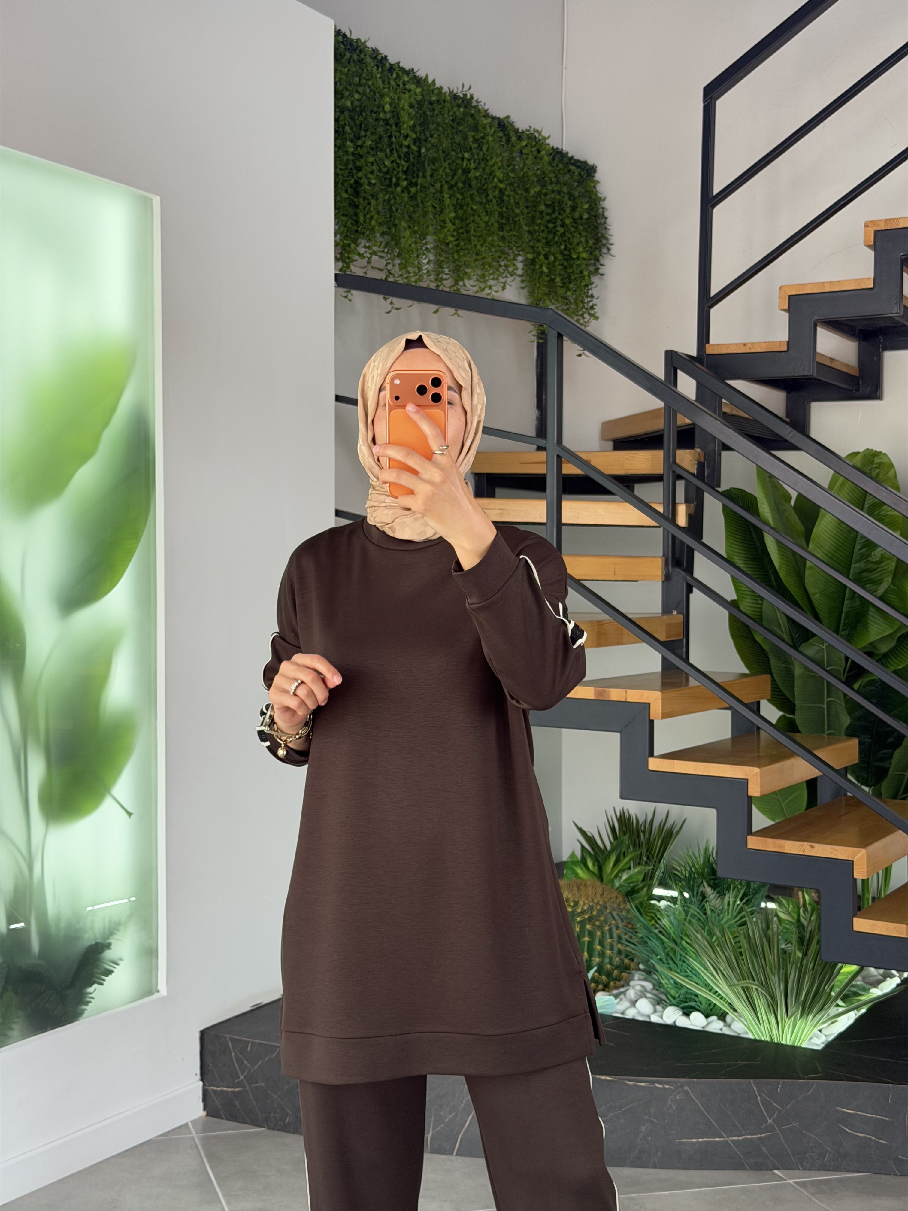 Kahve Renk Şerit Ve Çakma Taş Detaylı Takım