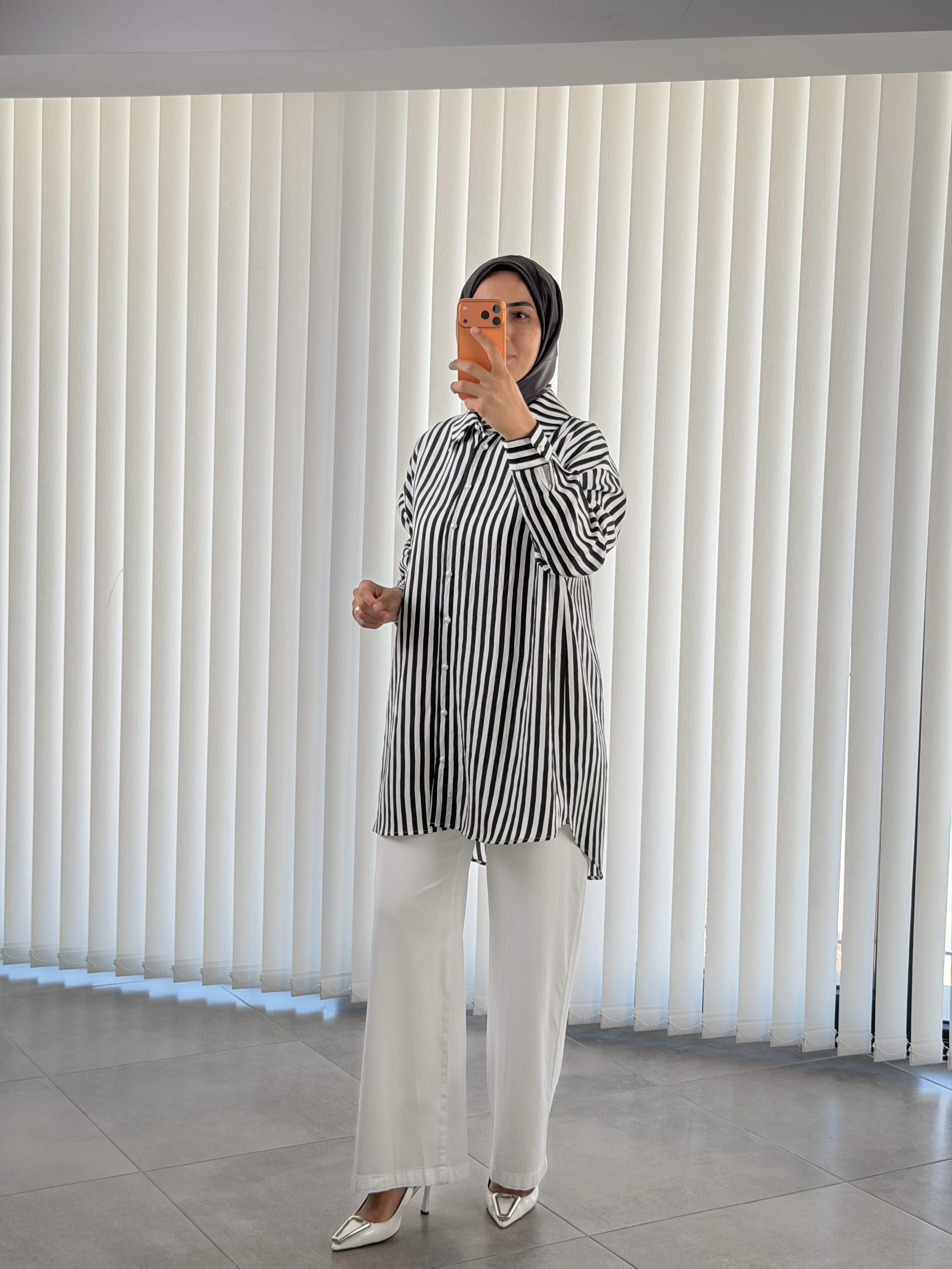 Siyah-Beyaz Renk Çizgili Oversize Gömlek