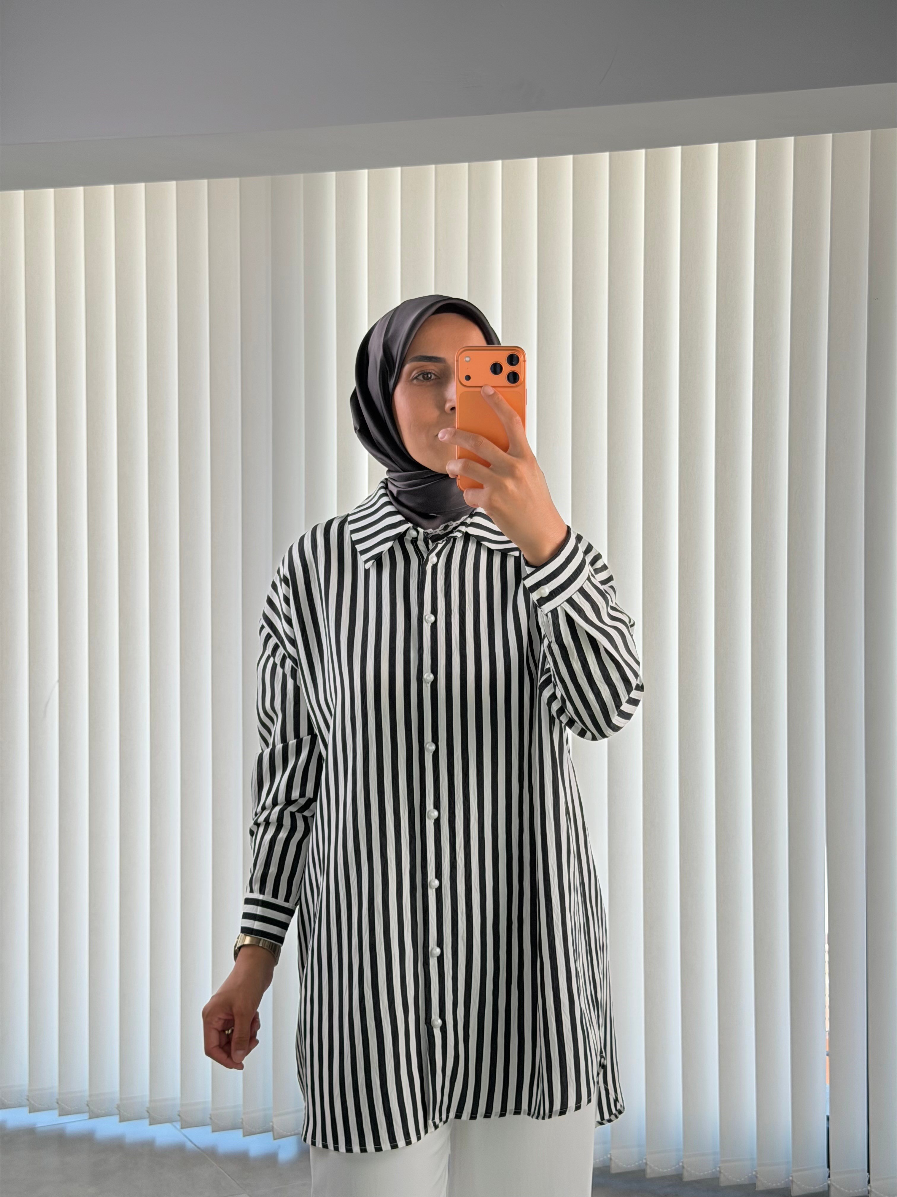Siyah-Beyaz Renk Çizgili Oversize Gömlek
