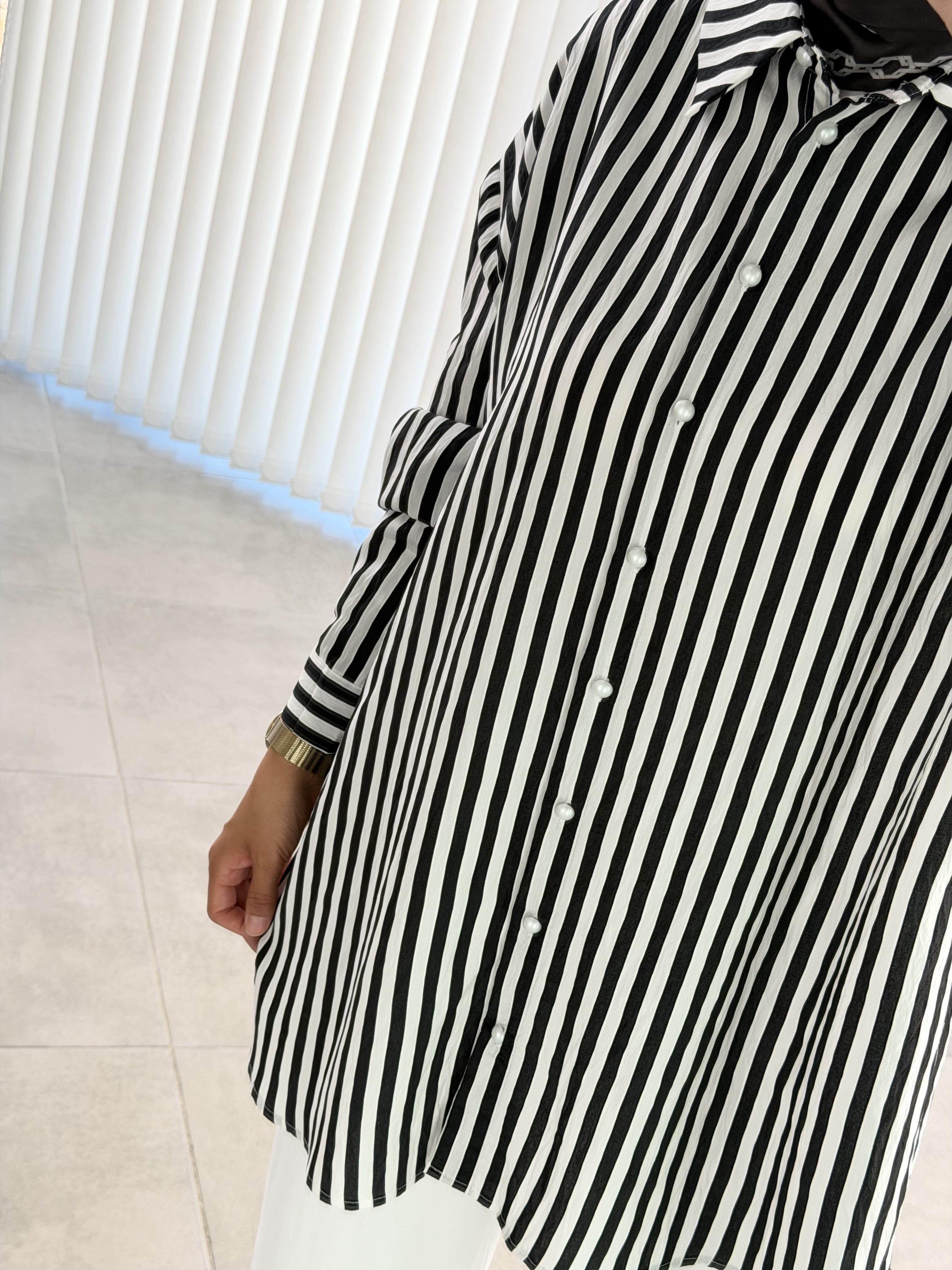 Siyah-Beyaz Renk Çizgili Oversize Gömlek