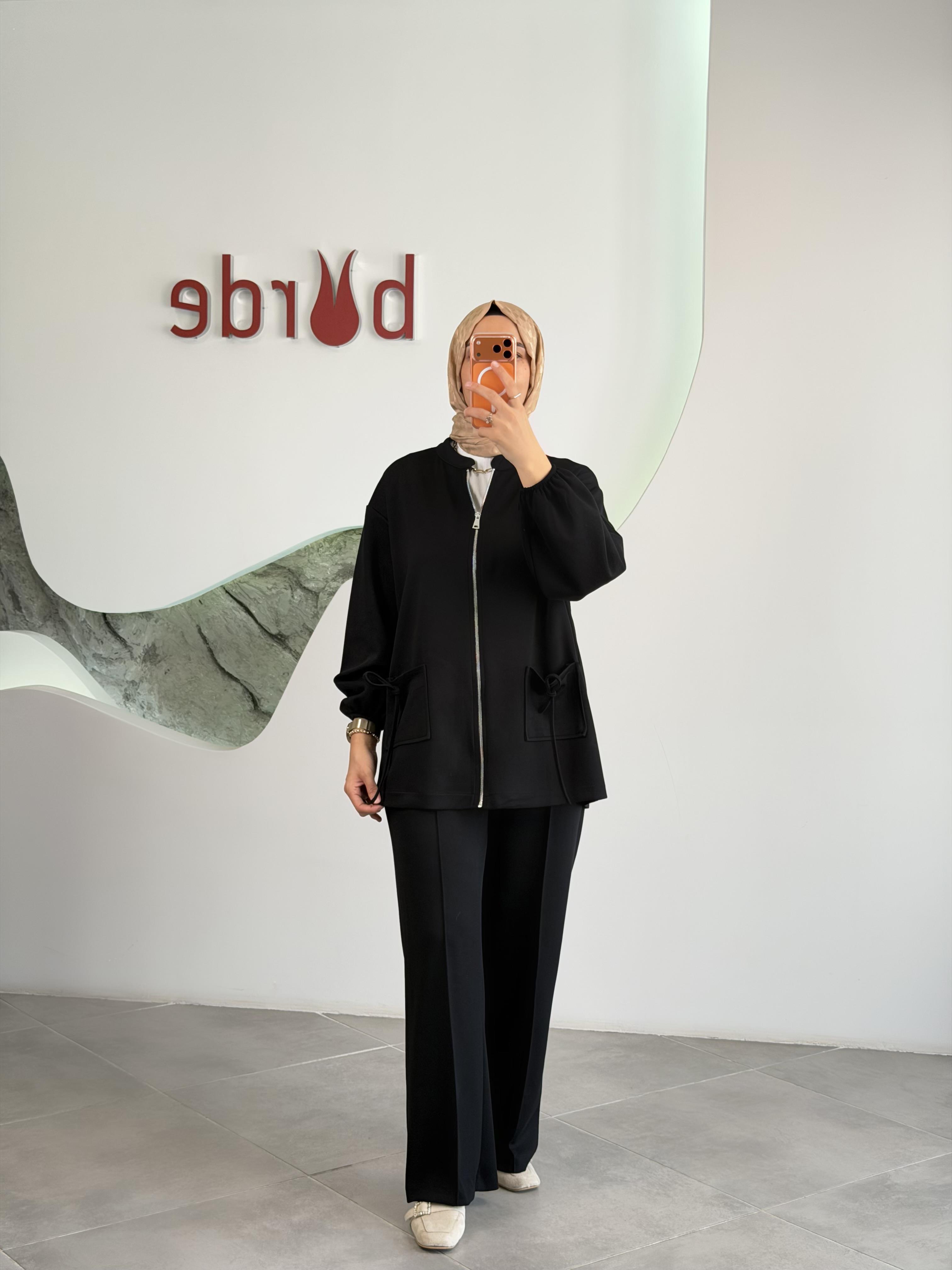 Siyah Renk Ceketi Fermuarlı Kadın Takım