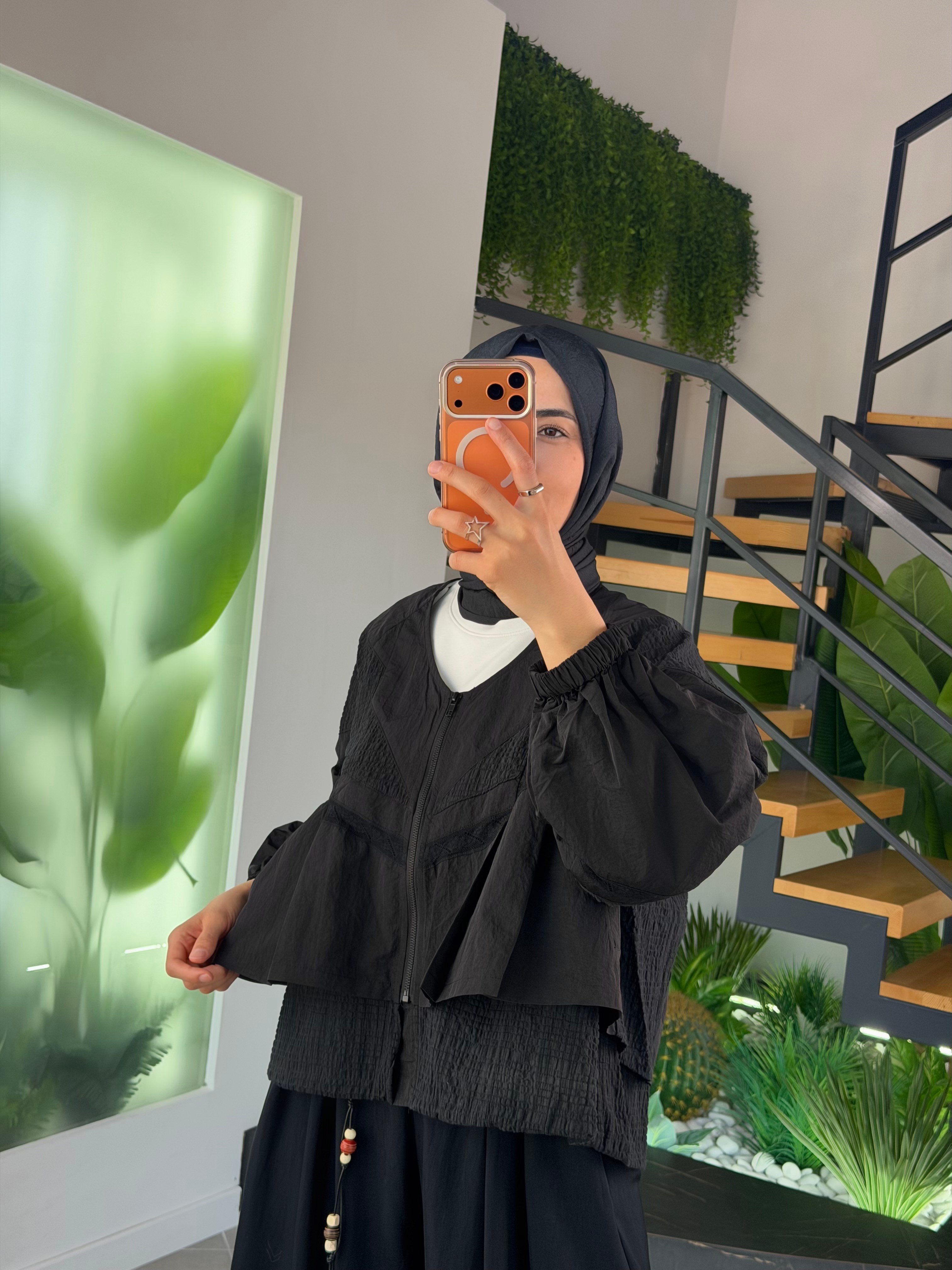 Siyah Renk Dantel Detaylı Bomber Ceket