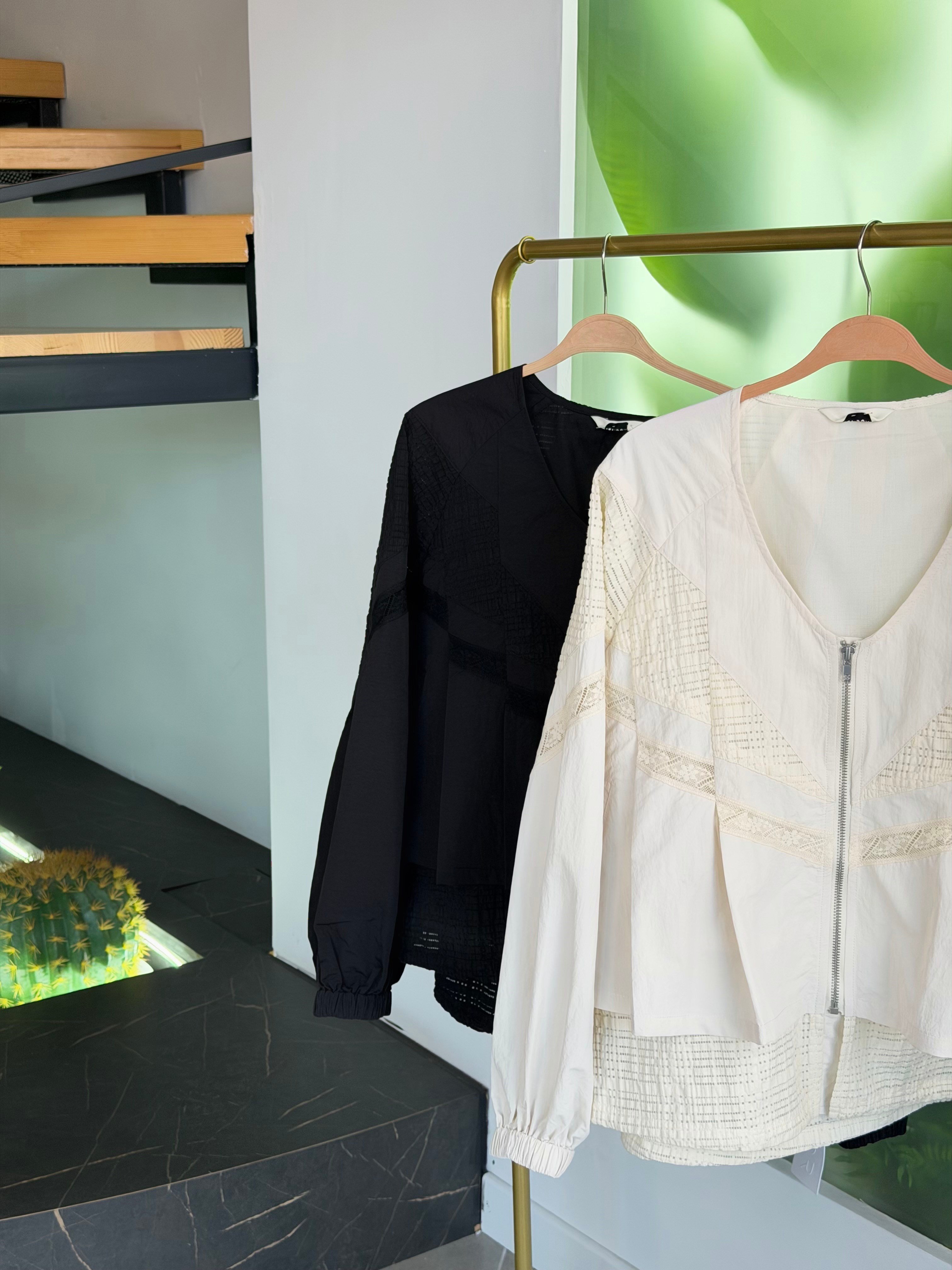 Siyah Renk Dantel Detaylı Bomber Ceket