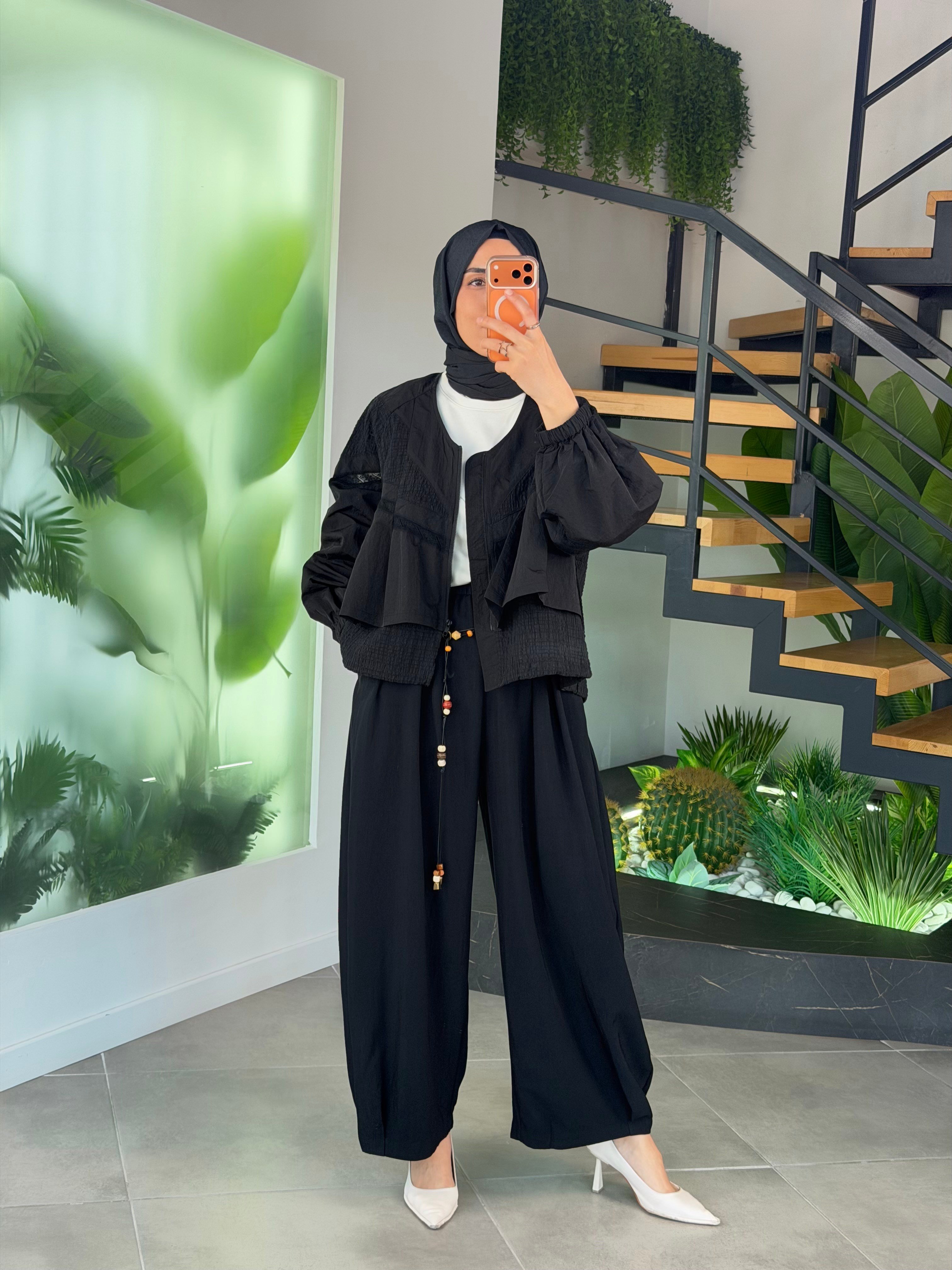 Siyah Renk Dantel Detaylı Bomber Ceket