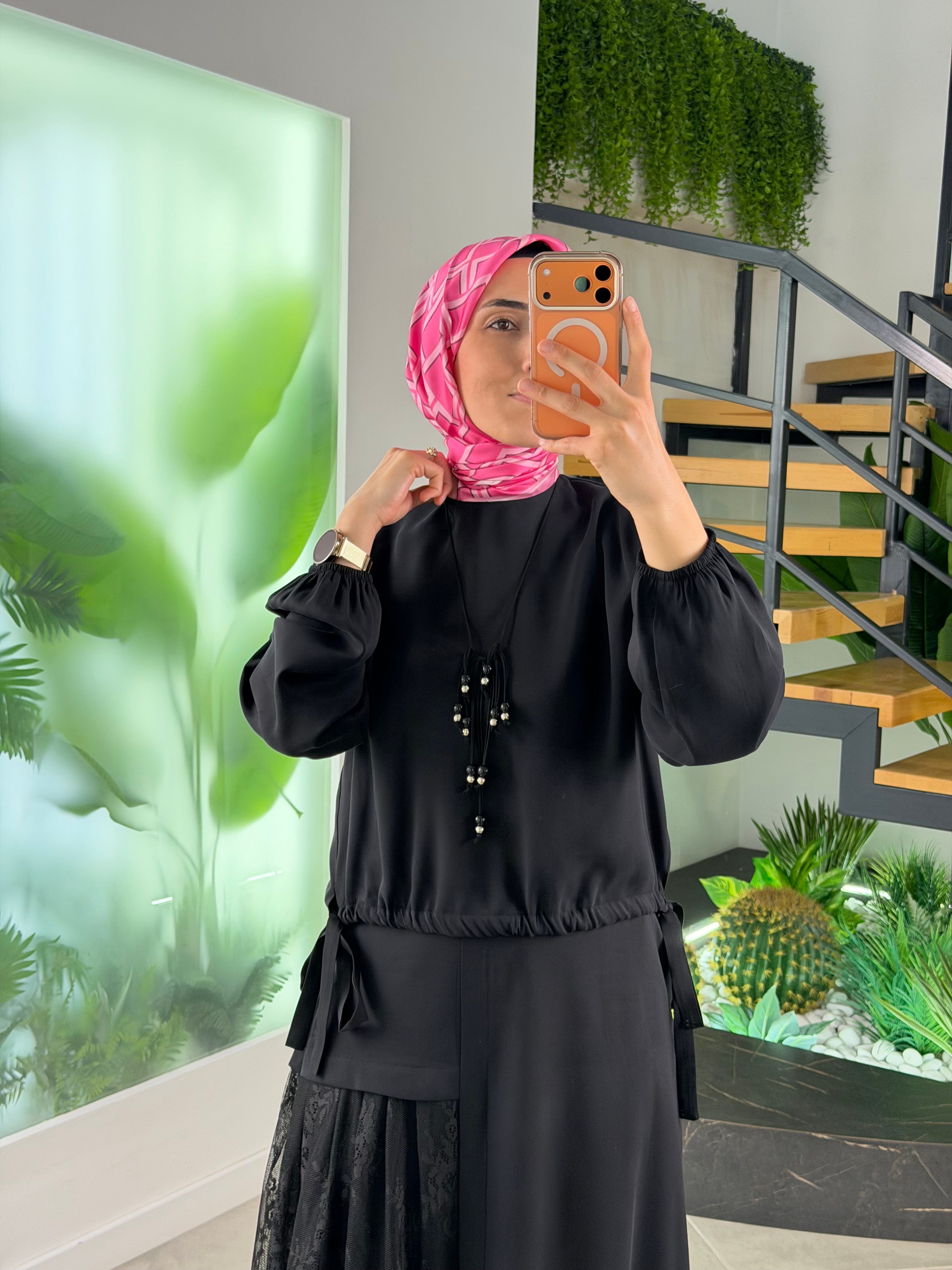Siyah Renk Eteği Dantel Detaylı Premium Takım