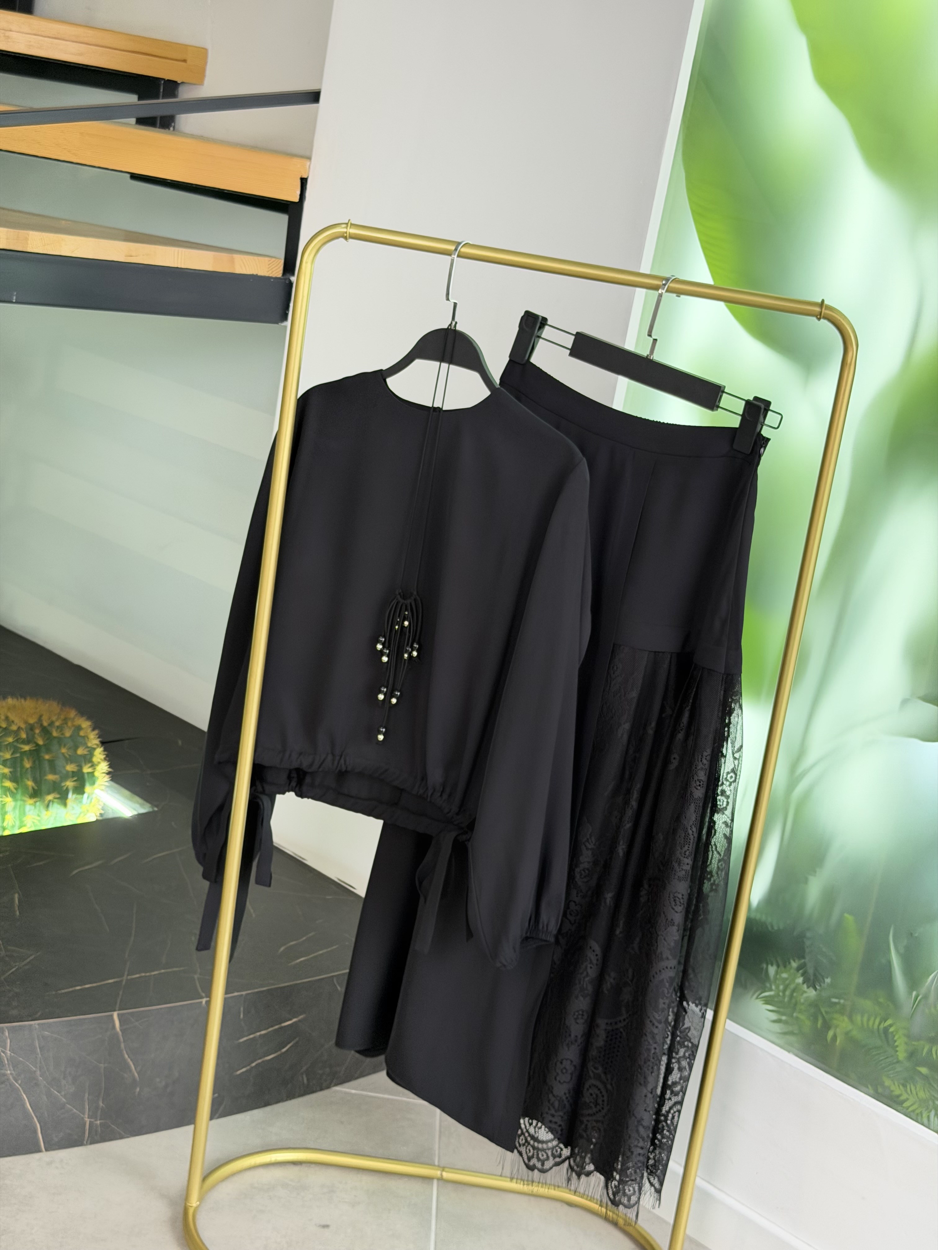 Siyah Renk Eteği Dantel Detaylı Premium Takım