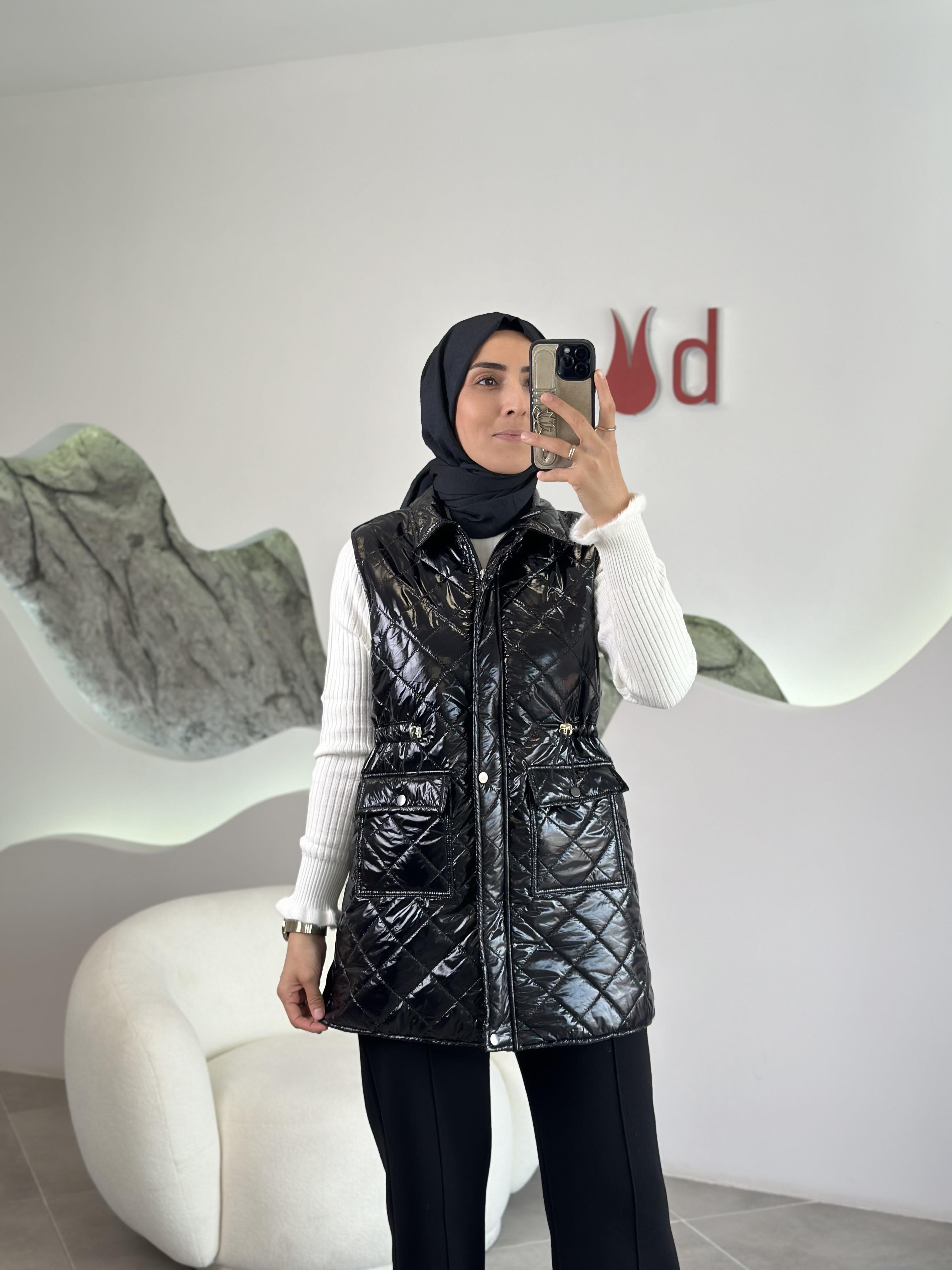 Siyah Renk Kapitone Yelekli Kadın Takım