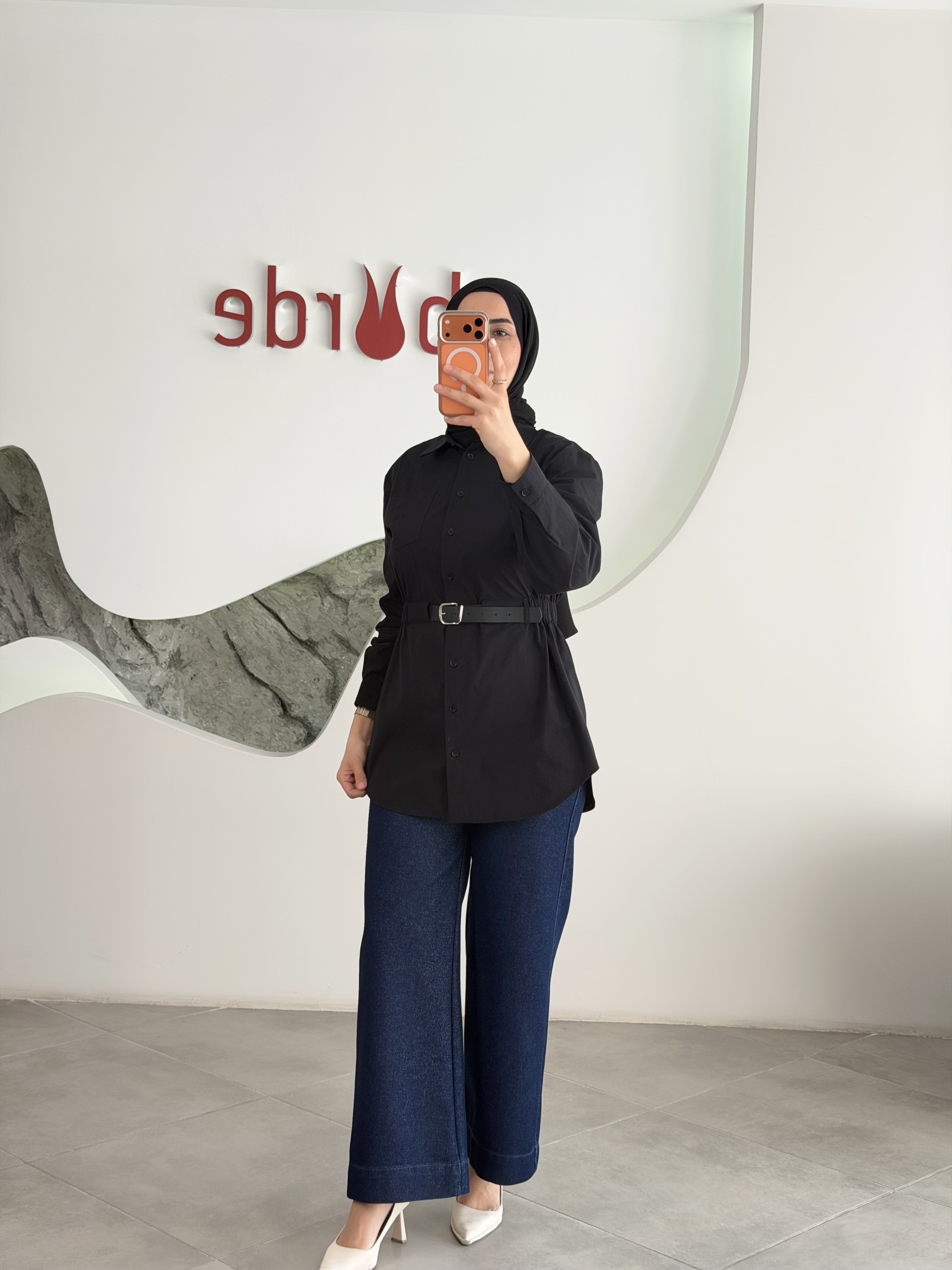 Siyah Renk Kemer Detaylı Poplin Gömlek