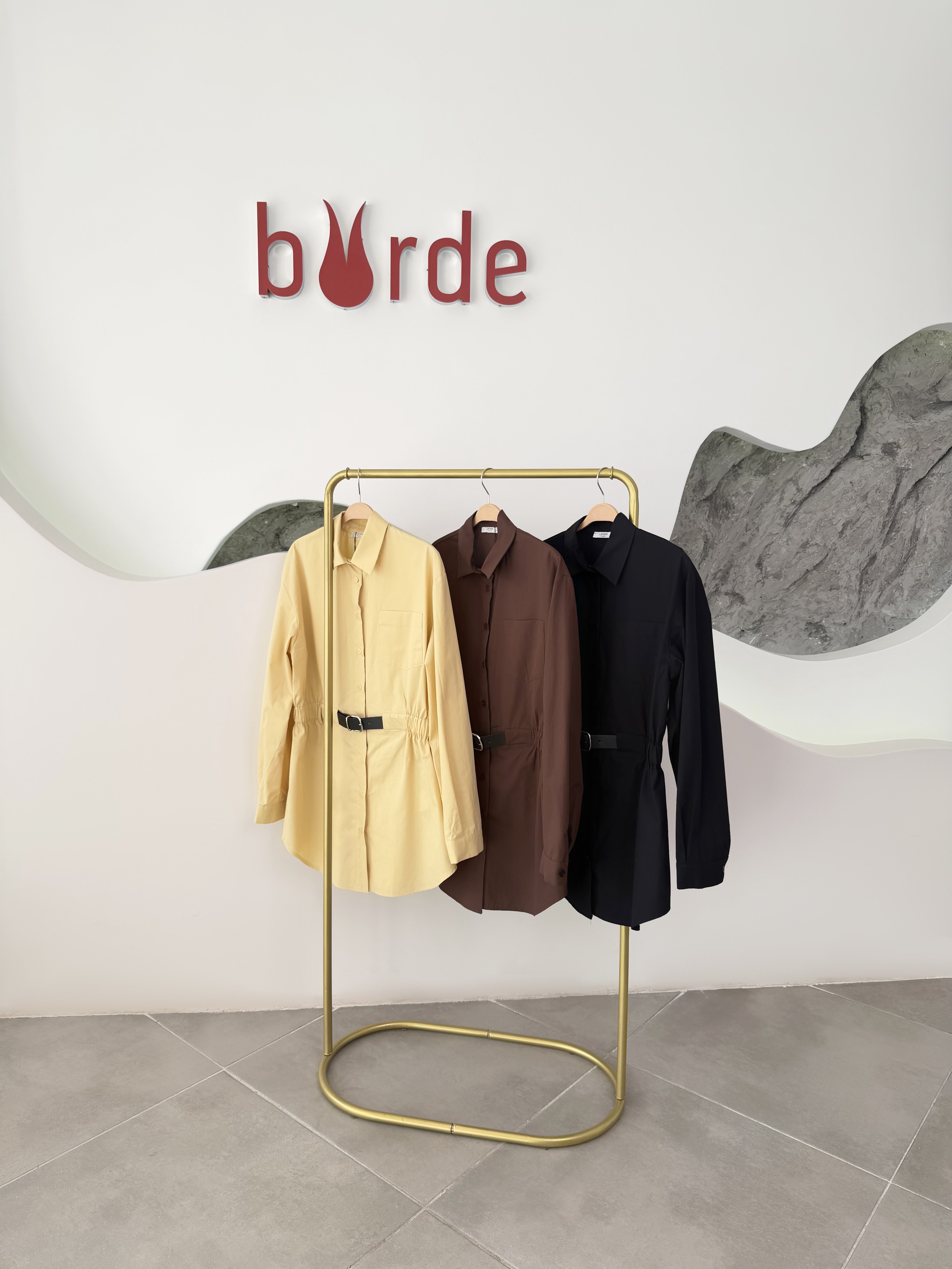 Siyah Renk Kemer Detaylı Poplin Gömlek