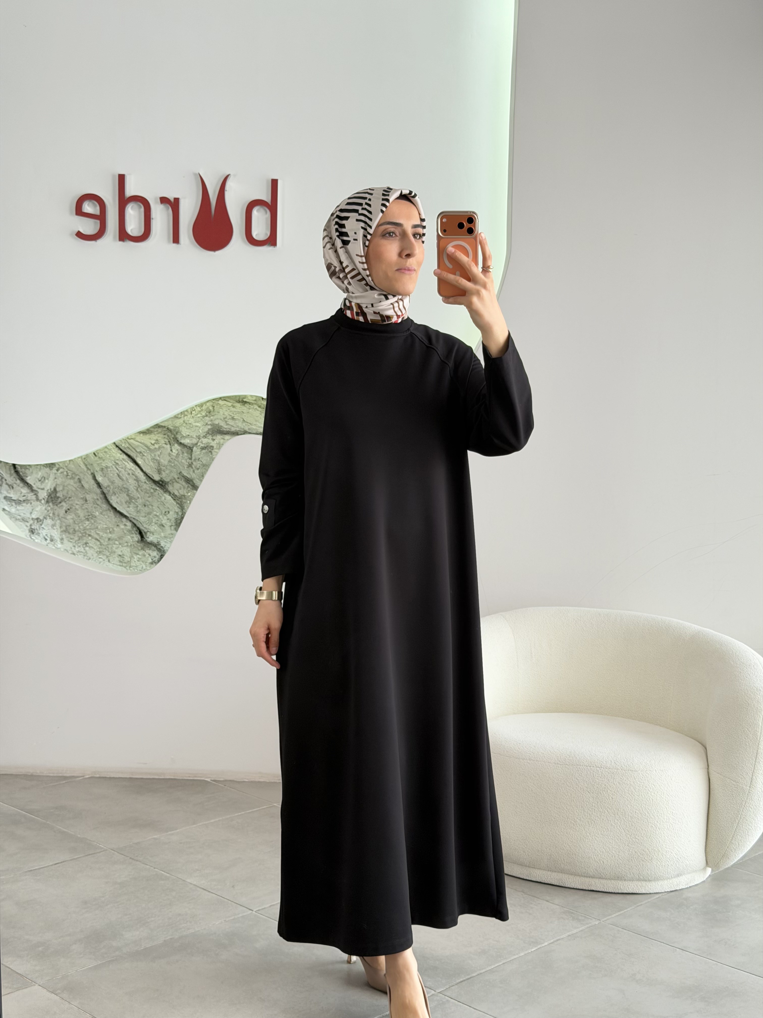 Siyah Renk Kol Düğme Detaylı Kemerli Elbise