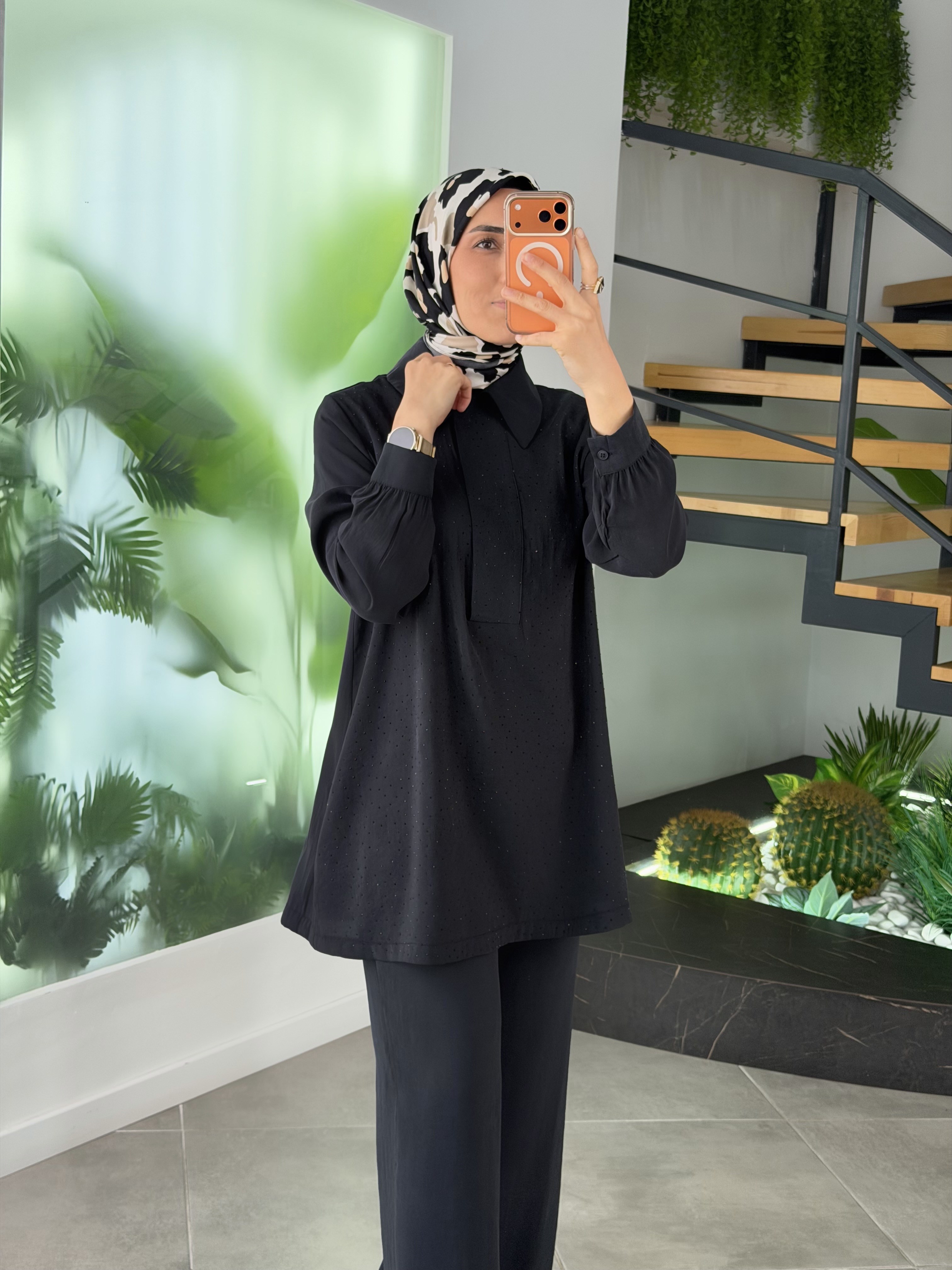 Siyah Renk Ön Bedeni Serpme Taşlı İkili Takım