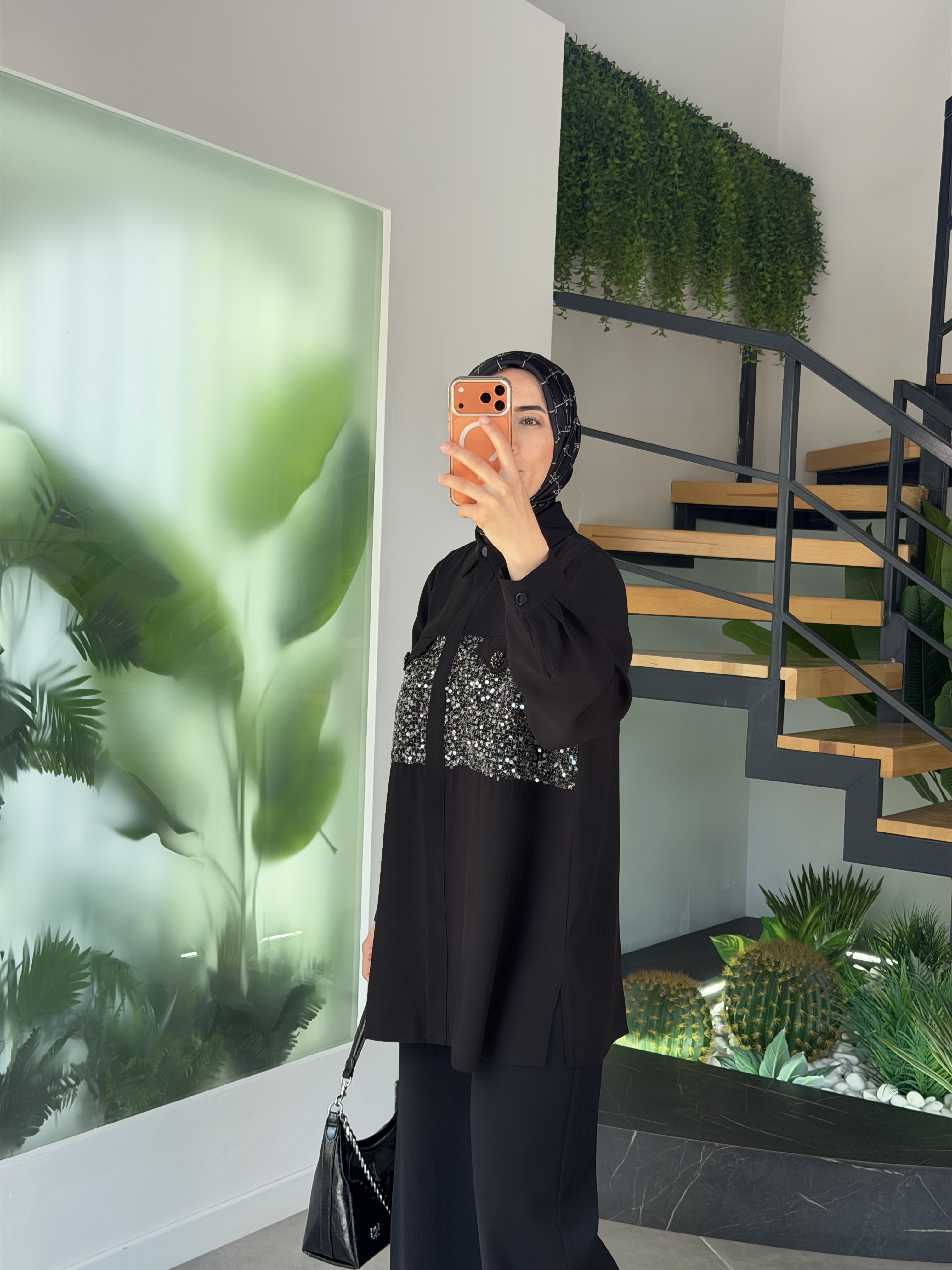 Siyah Renk Pul Ve Pulet İşlemeli Plus Size Gömlek