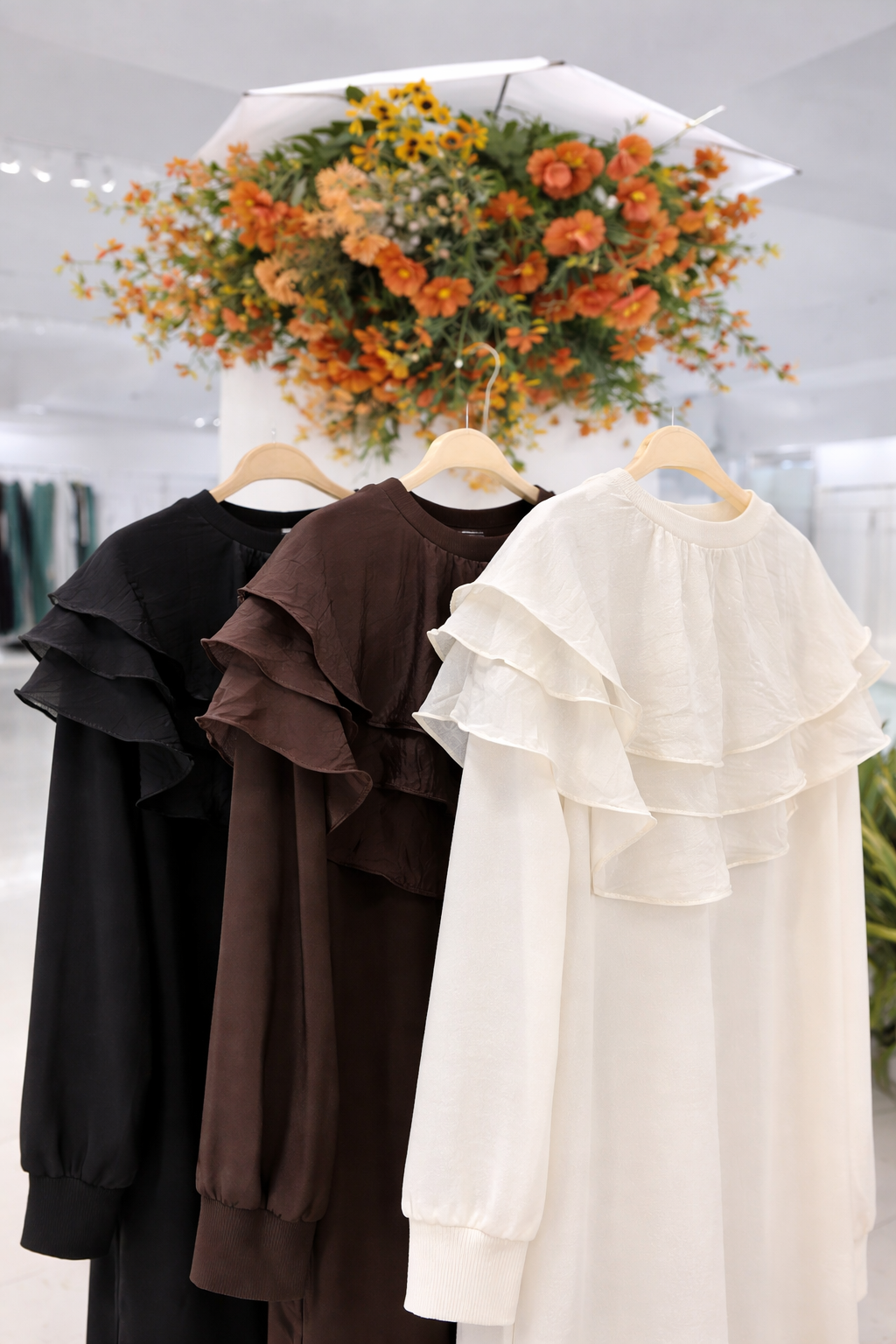 Siyah Renk Romantik Fırfır Detaylı Sweatshirt