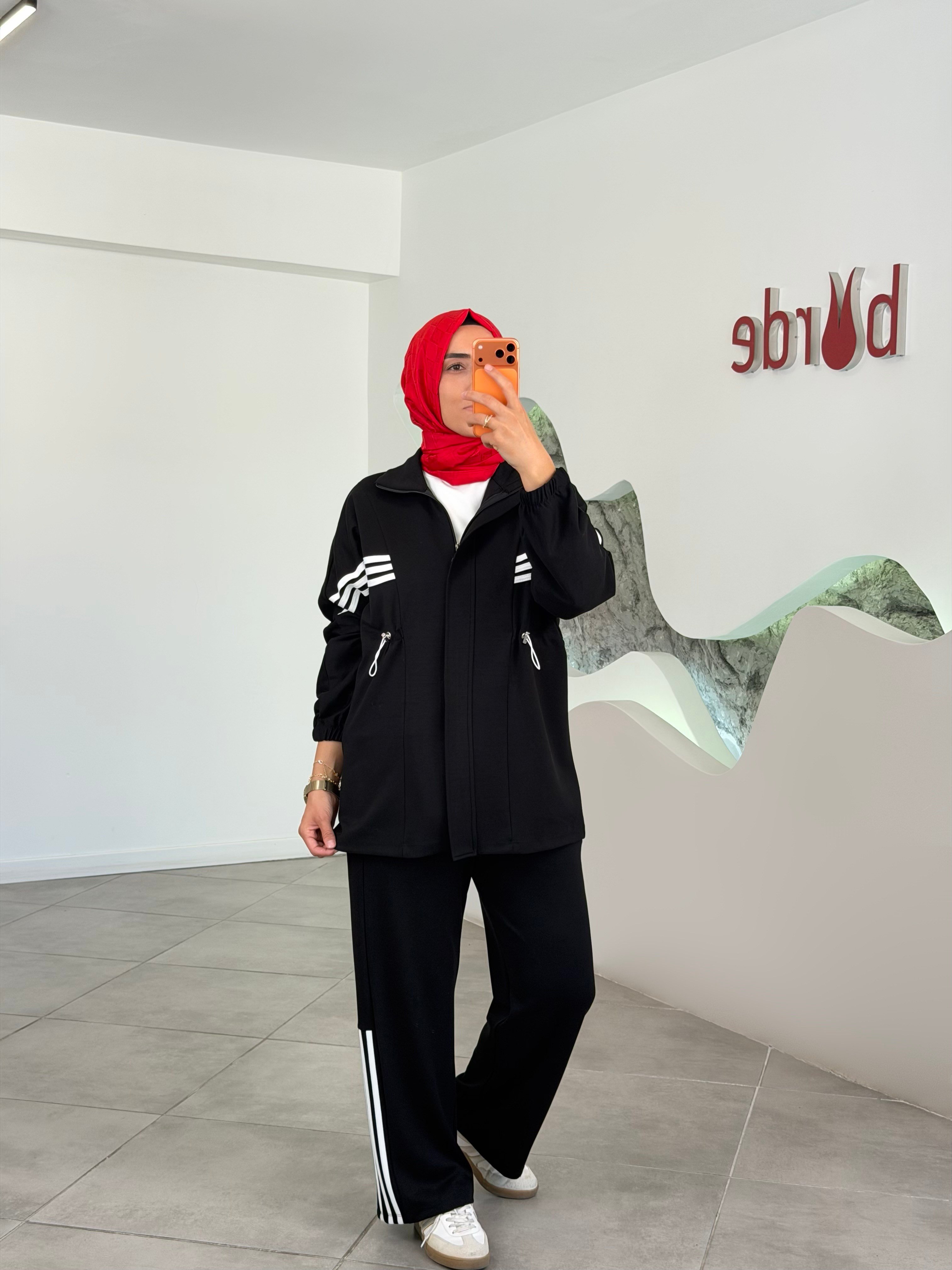 Siyah Renk Beli Lastik Büzgülü Şerit Detaylı Takım