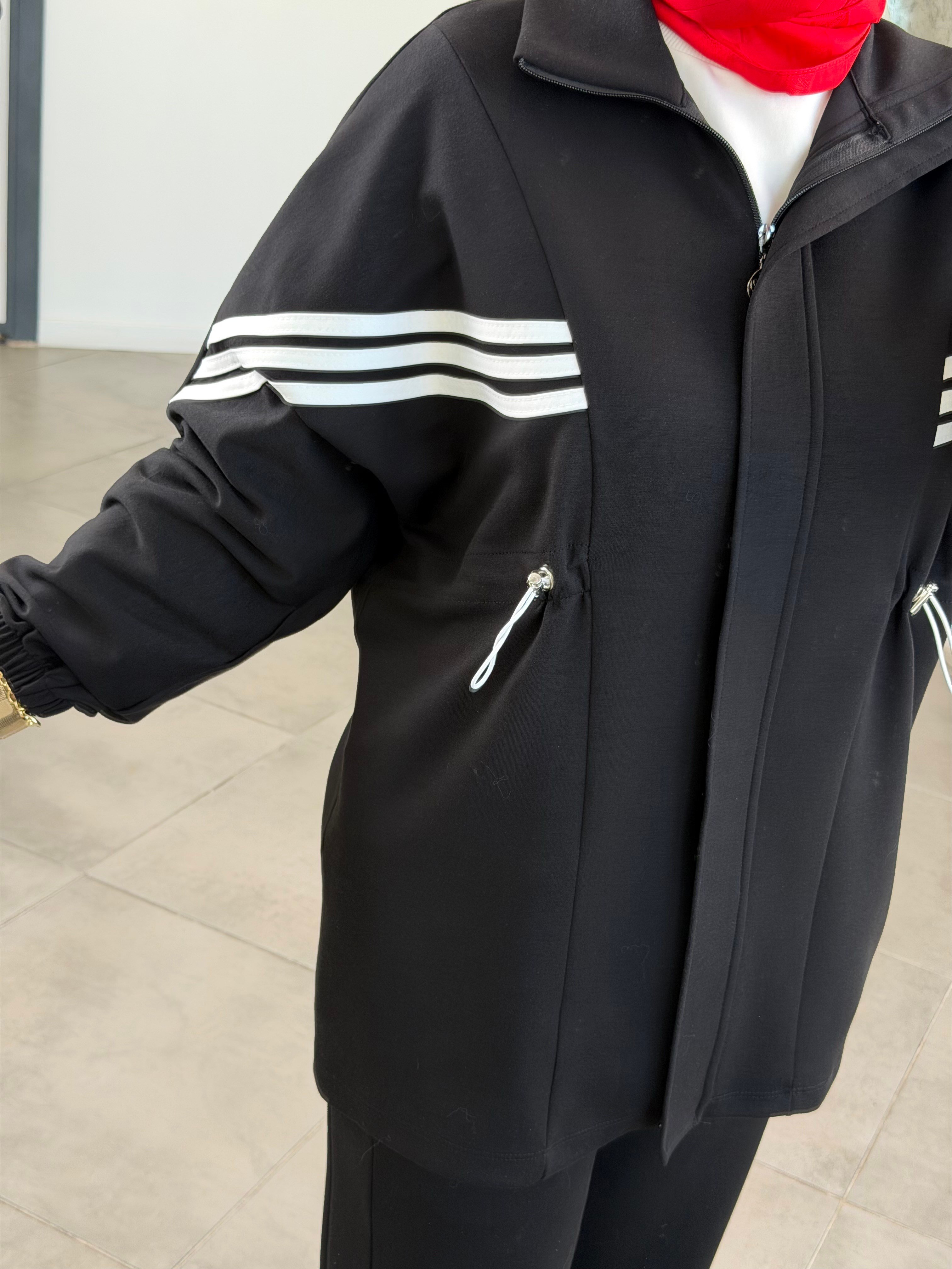Siyah Renk Beli Lastik Büzgülü Şerit Detaylı Takım