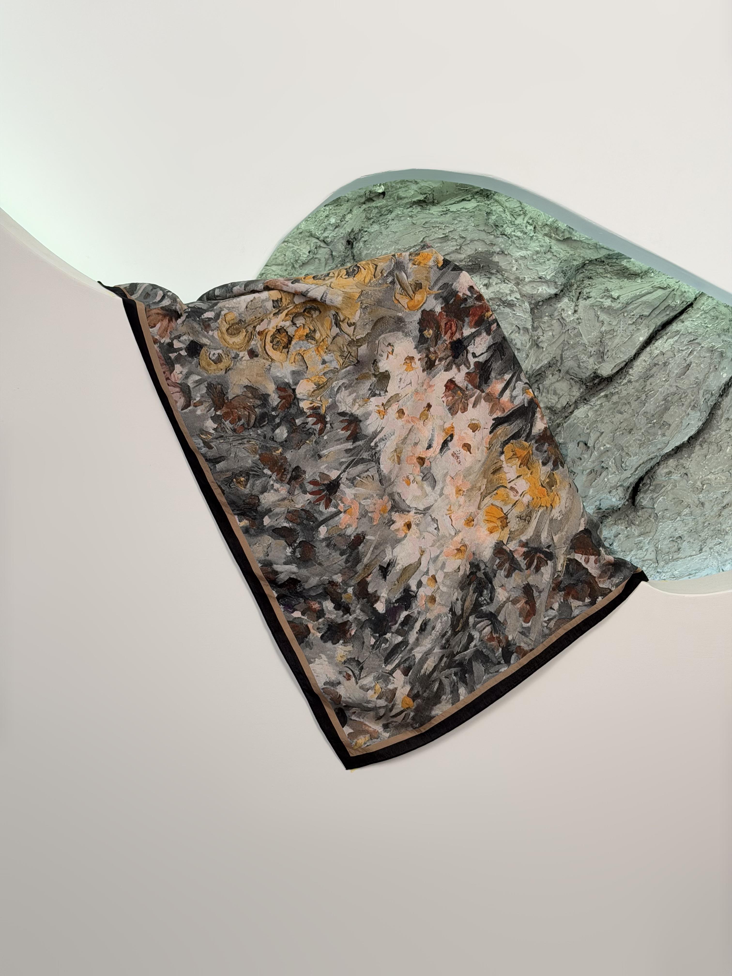 Siyah Renk Soft Floral Eşarp