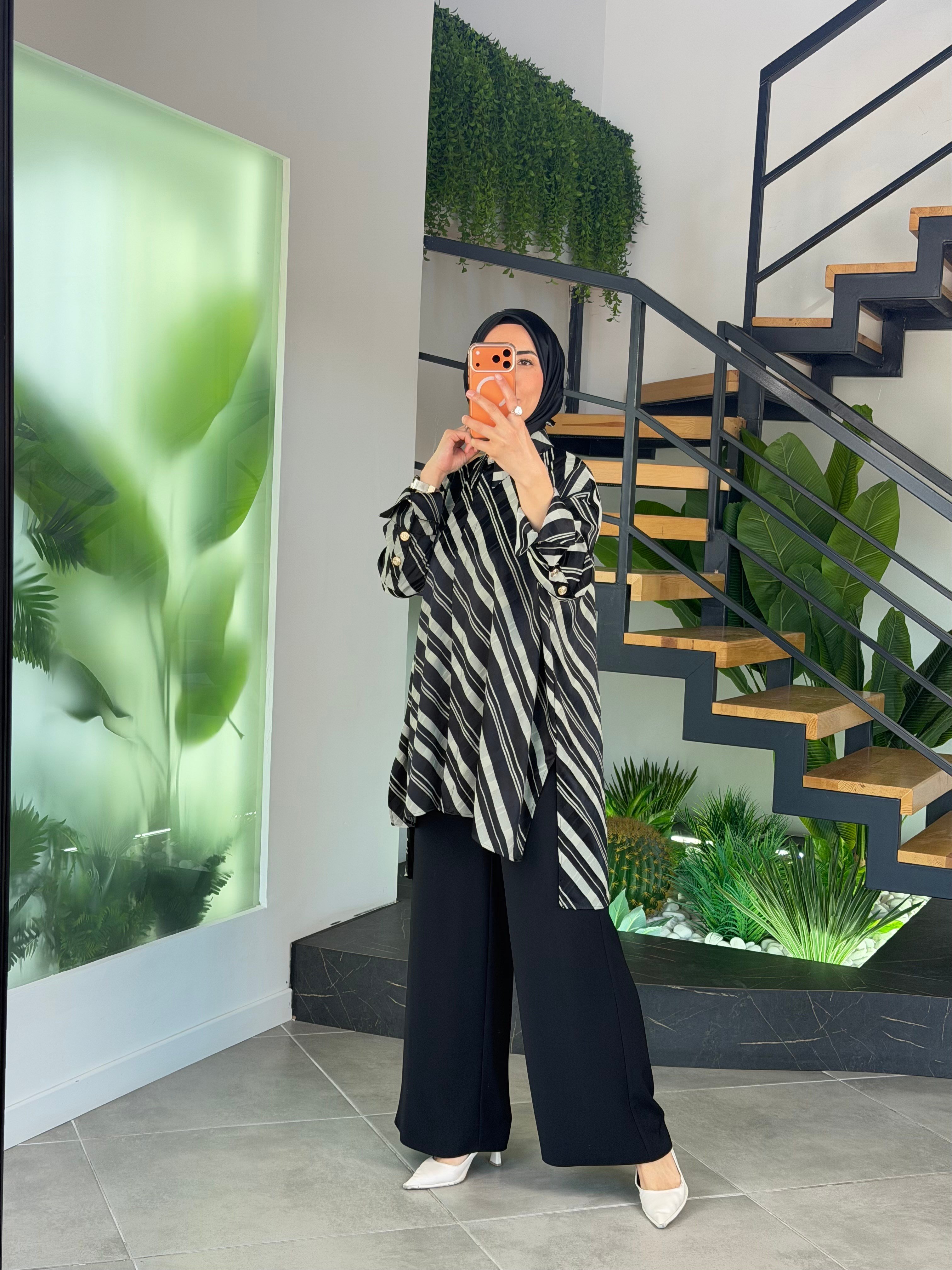 Siyah Renk Yatay Çizgi Desenli Oversize Gömlek