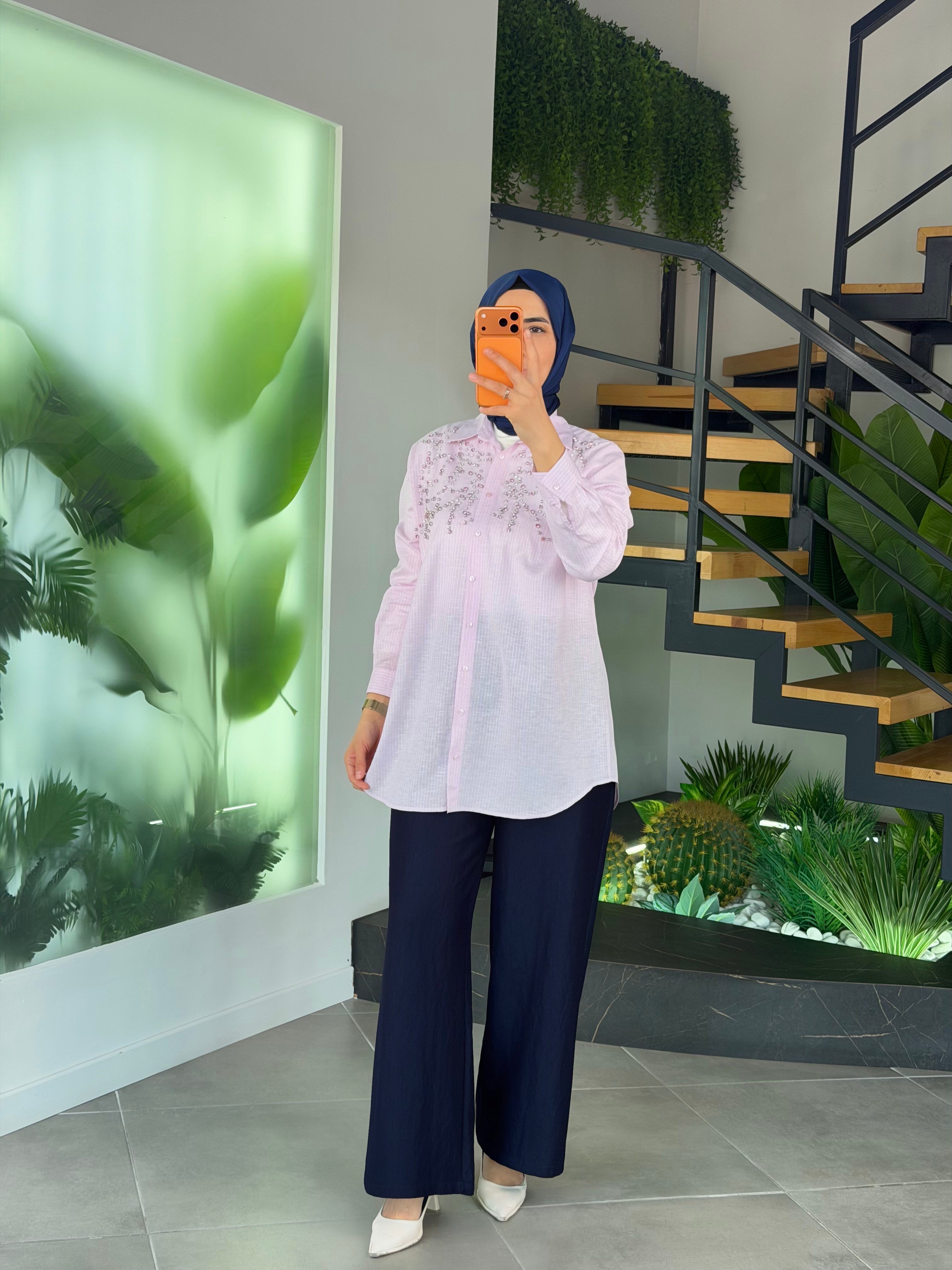 Kadın Pudra Tensel Gömlek Taş Detaylı Oversize – Rahat Kalıp Şık Günlük