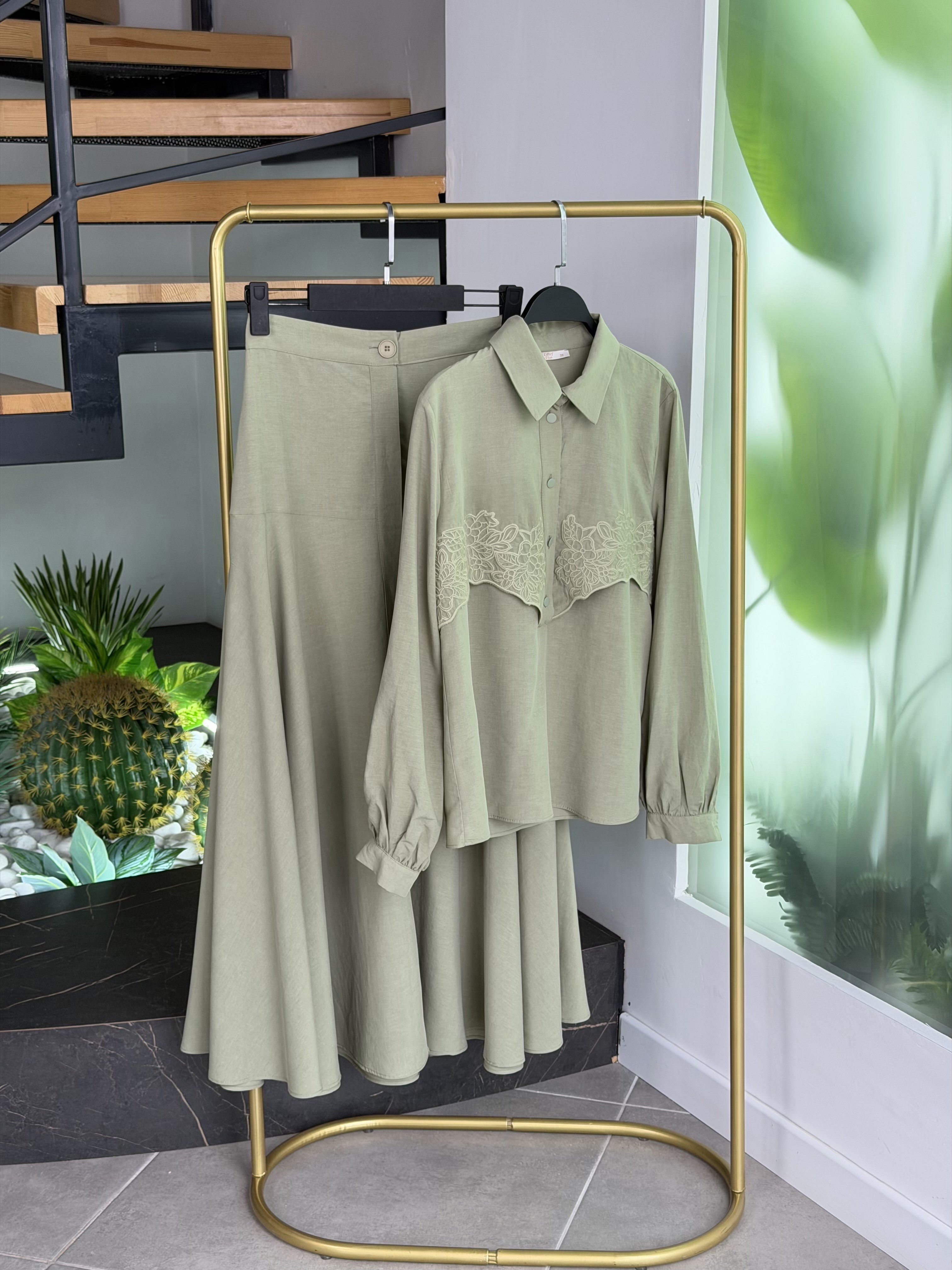 Yeşil Renk Cupra Kumaş Nakış Detaylı Etekli Takım