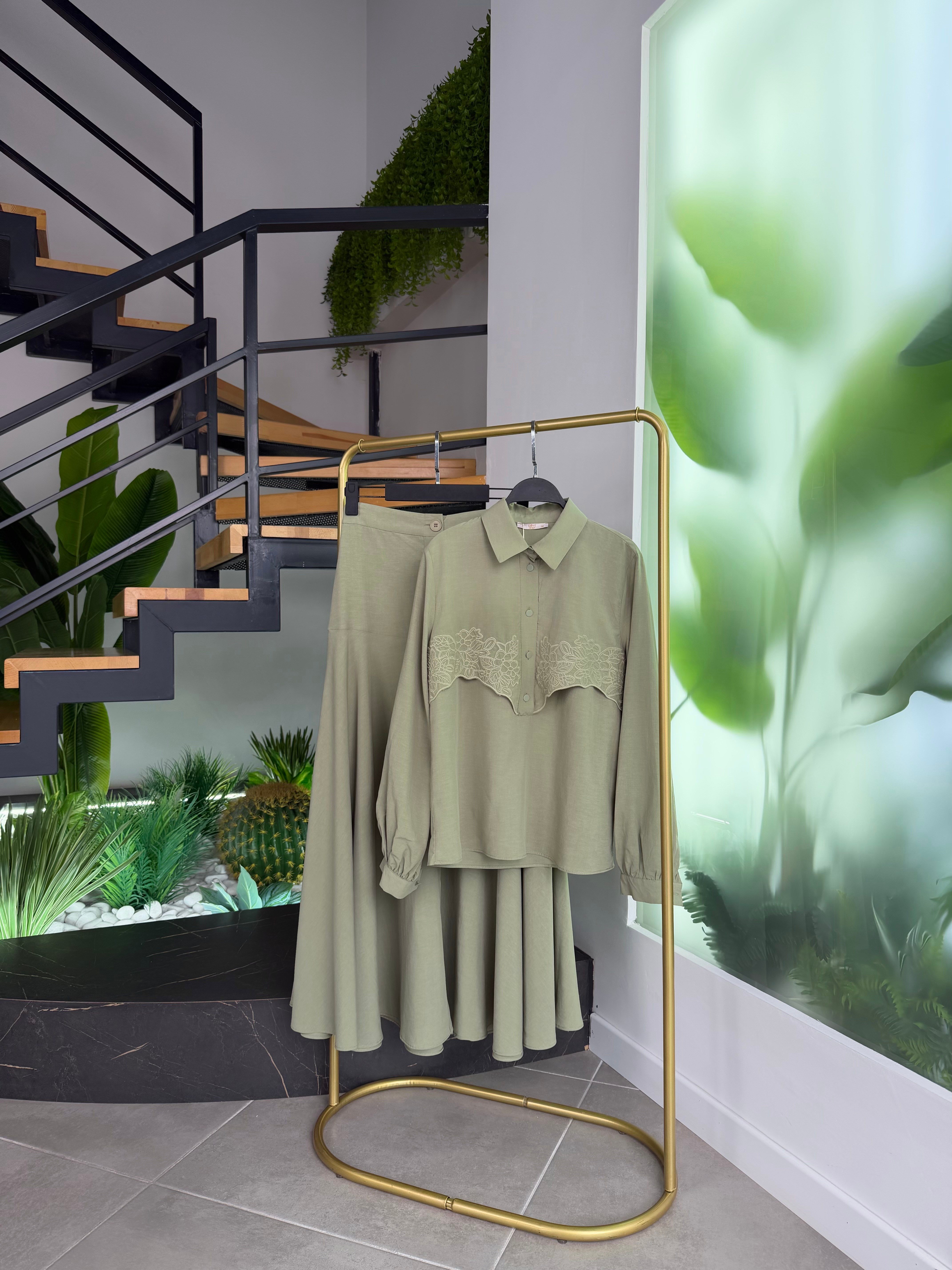 Yeşil Renk Cupra Kumaş Nakış Detaylı Etekli Takım