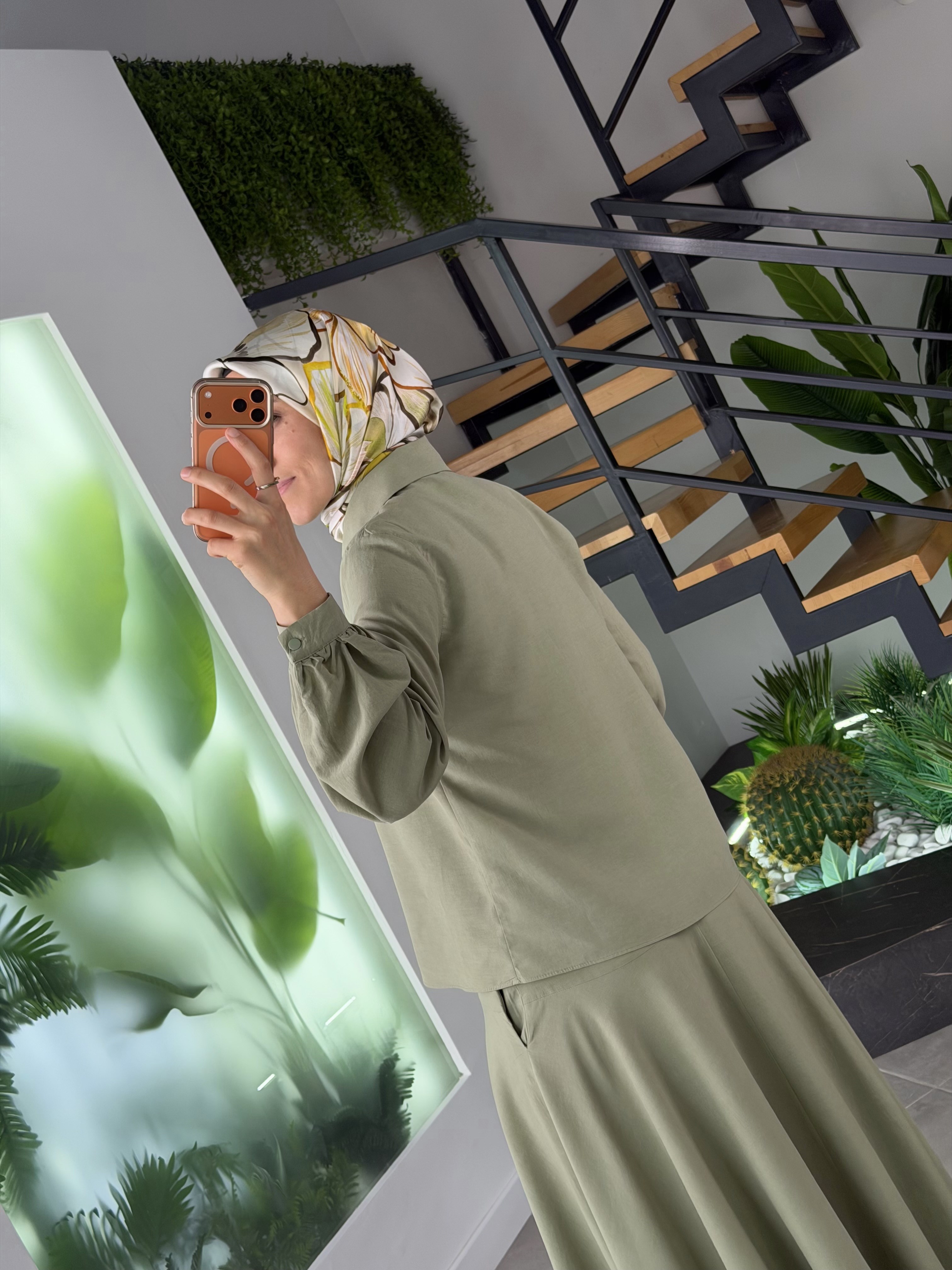 Yeşil Renk Cupra Kumaş Nakış Detaylı Etekli Takım