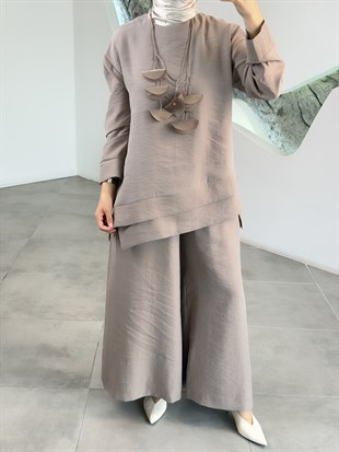 Armine Trend Kolye Detaylı Pantolonlu Takım 26YT6107 Vizon
