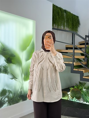 Bej Renk Taş Boncuk İşlemeli Gömlek