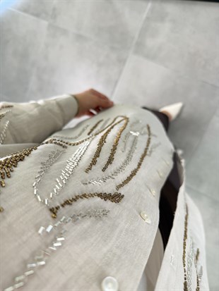 Bej Renk Taş Boncuk İşlemeli Gömlek