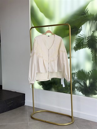 Beyaz Renk Dantel Detaylı Bomber Ceket