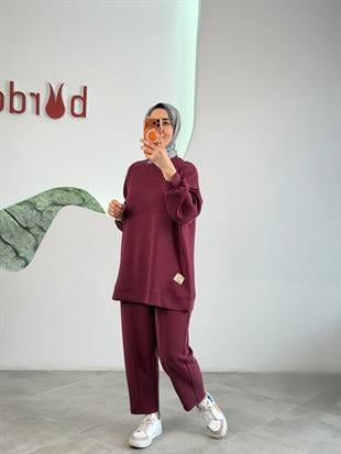 Bordo Renk Kesik Ve Etiket Detaylı Takım