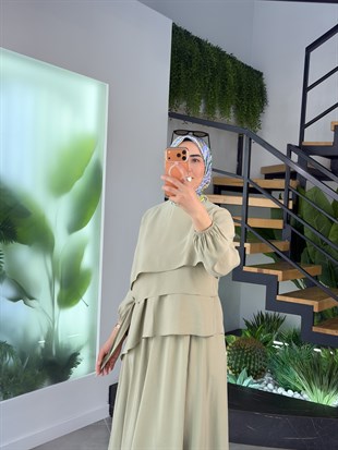 Çağla Renk Bluzu  Asimetrik Kesim Etekli Takım