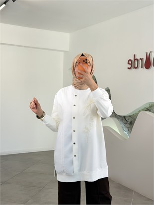 Ekru Renk Boncuk Ve Çıtçıt Detaylı Sweat