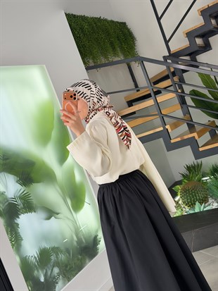 Ekru Renk Fular Detaylı Bluz