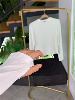 Ekru Renk  Parmak Geçirme Detaylı Basıc Body