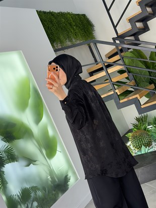 Siyah Renk Floral Desen Jakarlı Gömlek