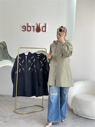 Haki Renk Bondit Kumaşlı Taş İşlemeli Yağmurluk