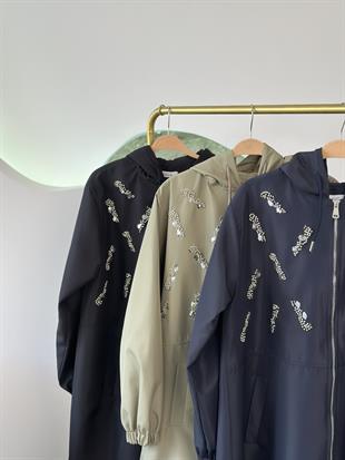 Haki Renk Bondit Kumaşlı Taş İşlemeli Yağmurluk