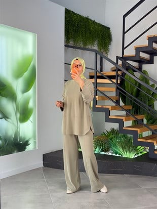 Haki Renk Eteği Kavisli Kesik Detaylı Takım