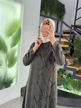 Haki Renk Mermer Desen Detaylı Seyyar Kemerli Cupra Elbise