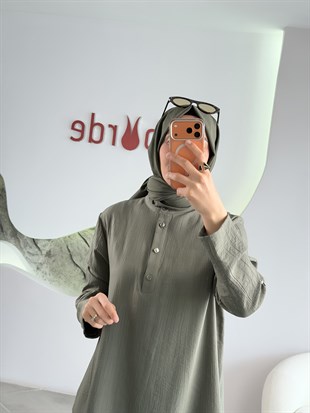 Haki Renk Yanlardan Düğme Detaylı  Tunik