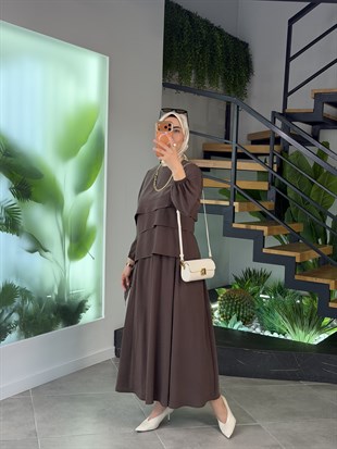 Kahve Renk Bluzu Asimetrik Kesim Etekli Takım