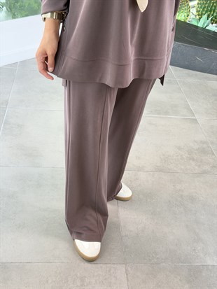 Kahve Renk Çıtçıt Detaylı Pantolonlu Takım