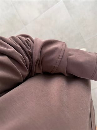 Kahve Renk Etek Ucu Kavisli Kesik Detaylı Takım