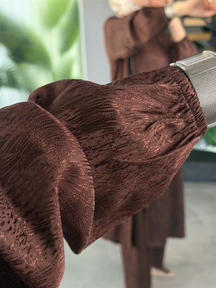 Kahve Renk Jakar Kumaşlı Yandan Fermuarlı Takım