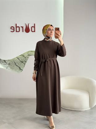 Kahve Renk Kol Düğme Detaylı Kemerli Elbise