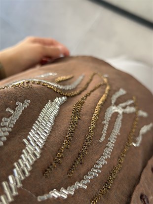 Kahve Renk Taş Boncuk İşlemeli Gömlek