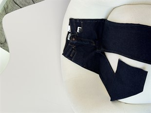 Koyu Mavi Renk Beli Kemerli Jean