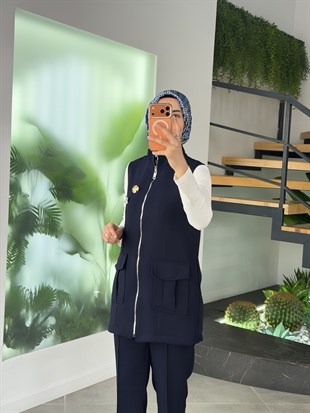 Lacivert Renk Broş Detaylı Yelekli İkili Takım